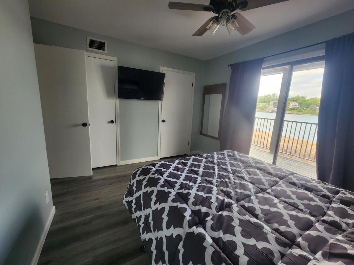 Lakefront Condo With A View Osage Beach Exteriér fotografie
