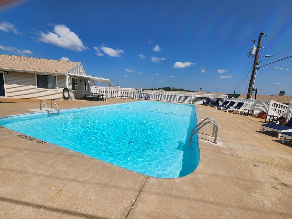Lakefront Condo With A View Osage Beach Exteriér fotografie