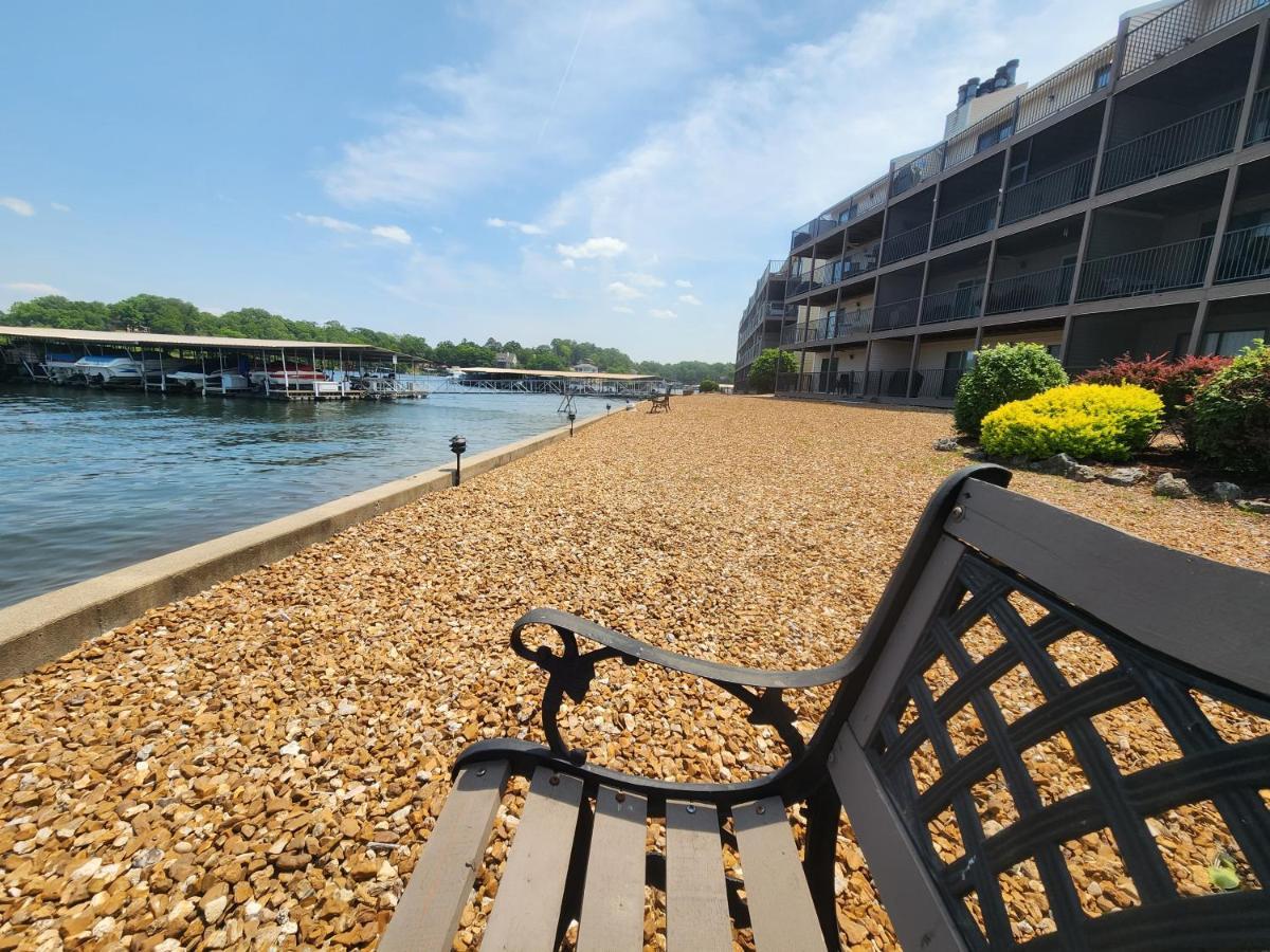 Lakefront Condo With A View Osage Beach Exteriér fotografie