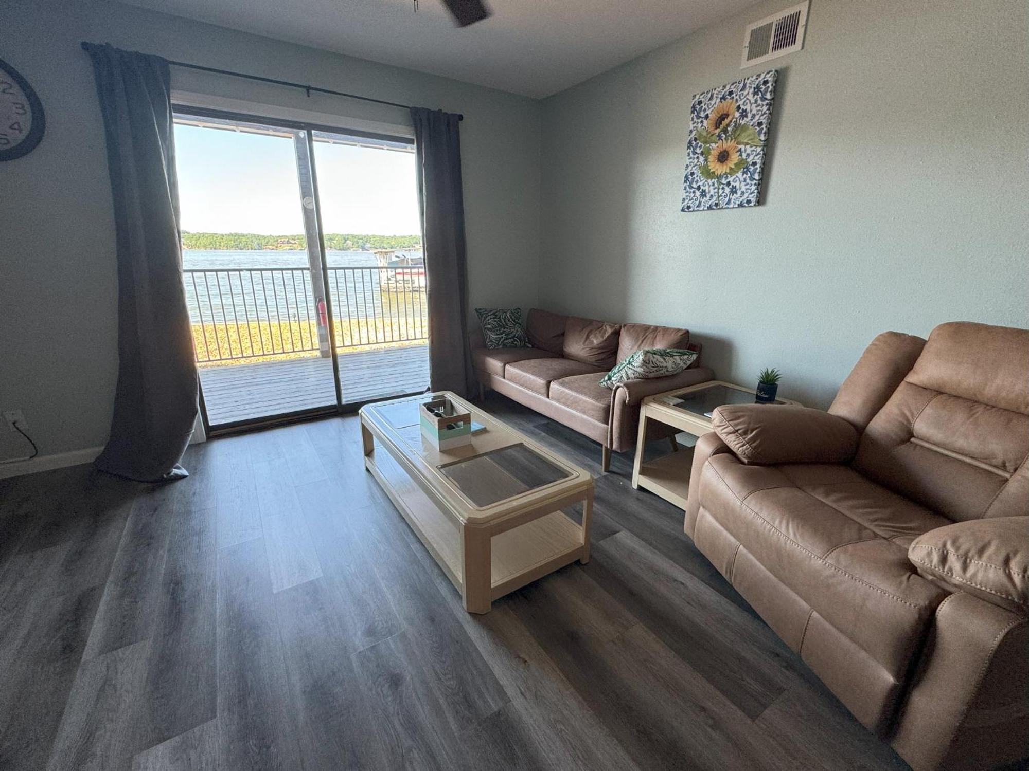 Lakefront Condo With A View Osage Beach Exteriér fotografie